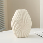 Gepunktete Vase mit erhabenem Muster