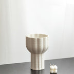 Zweilagige Vase mit geriffelter Oberfläche