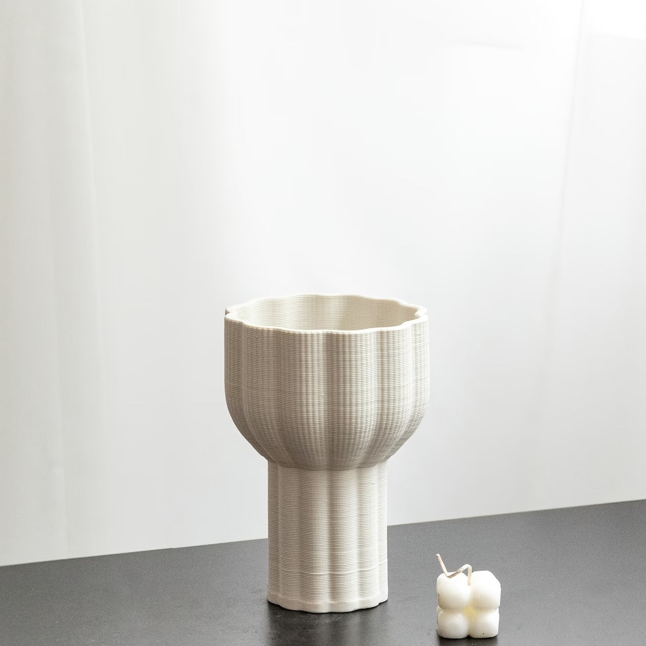 Zweilagige Vase mit geriffelter Oberfläche