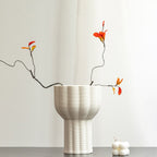 Zweilagige Vase mit geriffelter Oberfläche